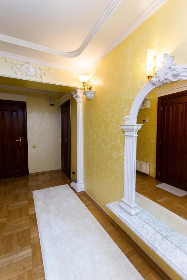 Апартаменти Центр. Вулиця Липова. 3 Кімнати Тернопіль Екстер'єр фото